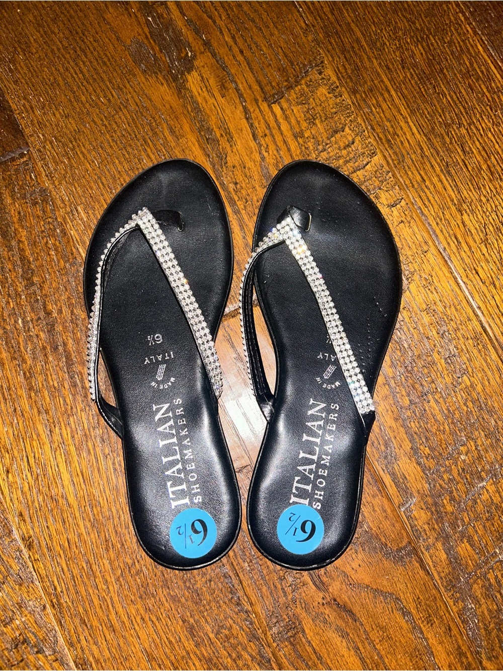💙Italian Shoemakers new flip flops with rhinestones